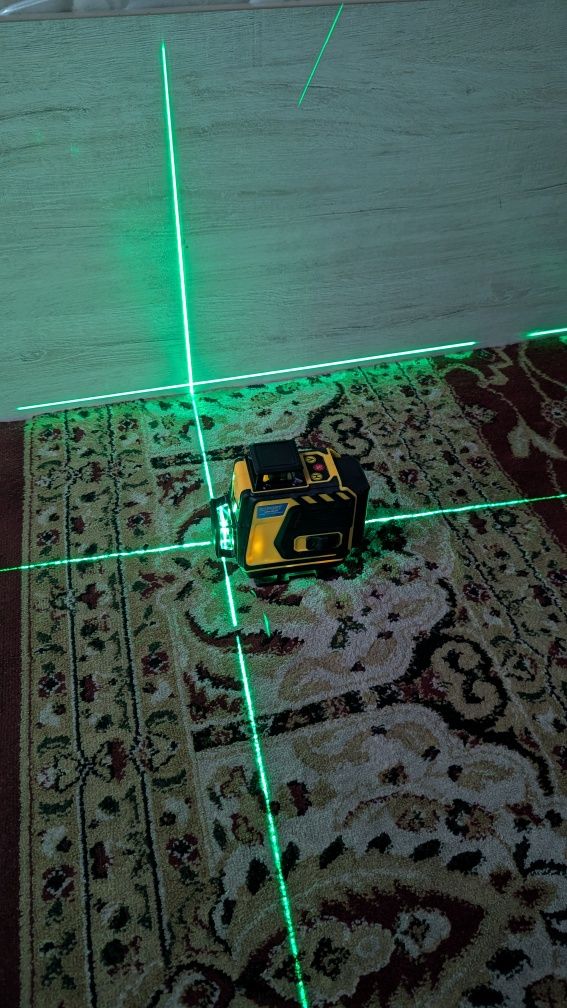 Laser uroven 4 D explorer
