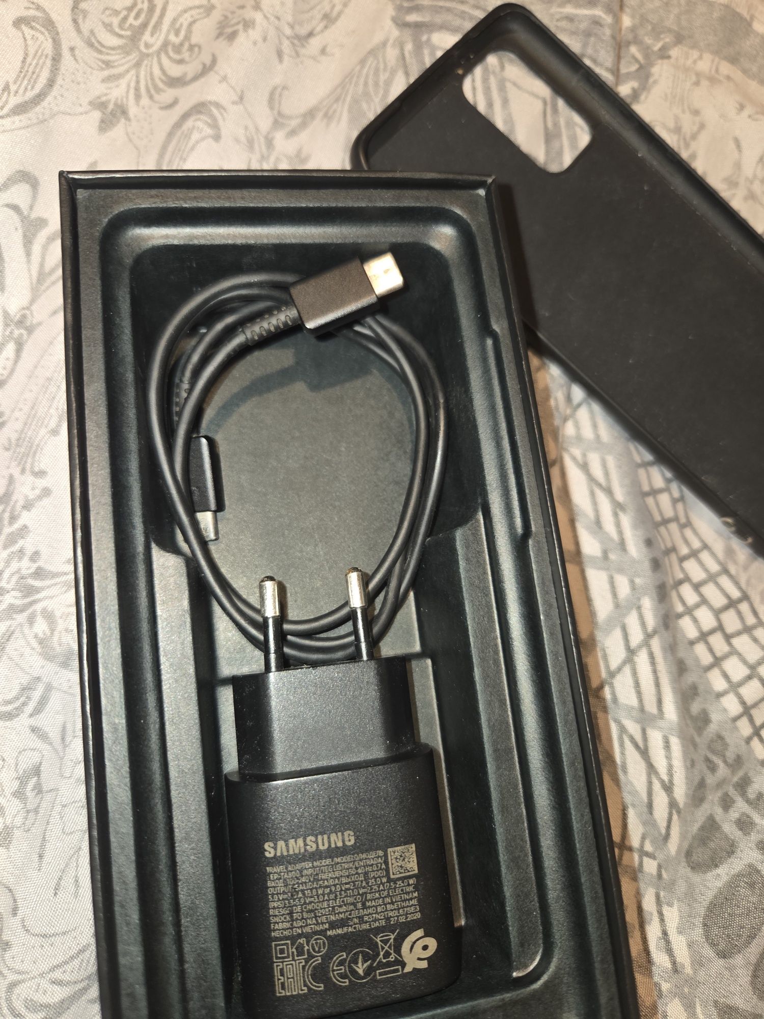 Смартфон Samsung S20+