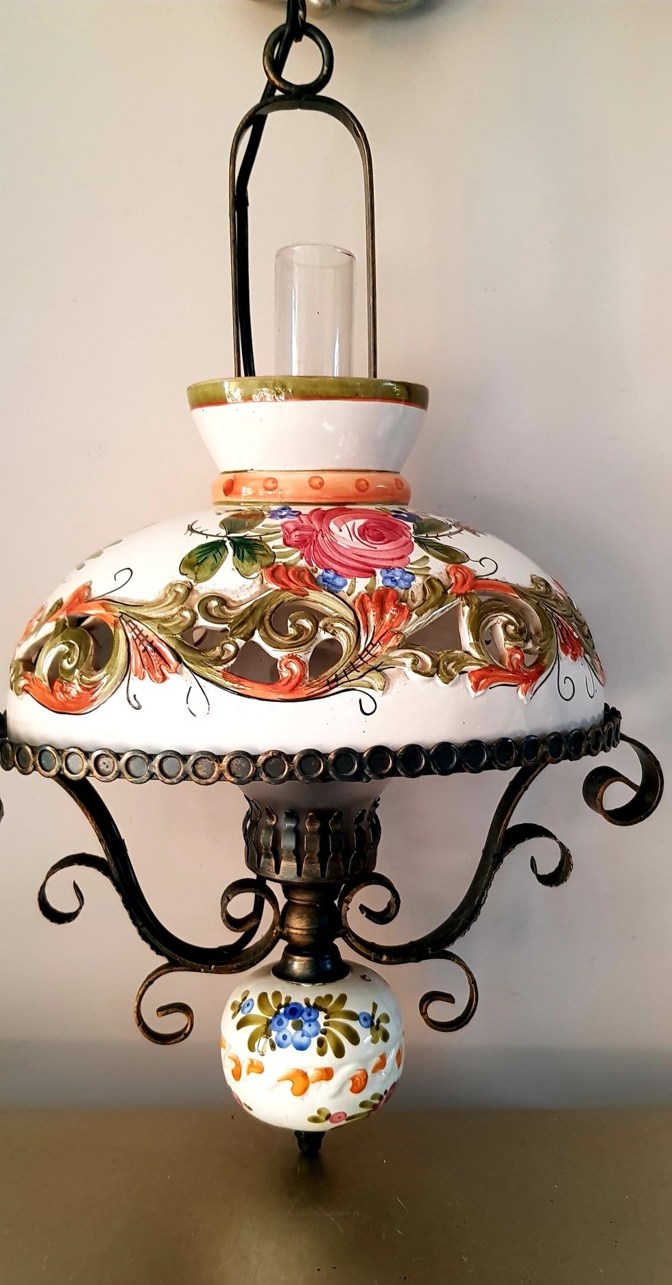Candelabru vechi din ceramică și  fier forjat