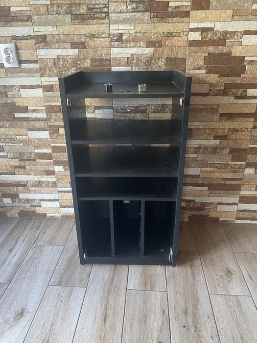 Dulap pentru aparatură muzicală cu uși de sticla