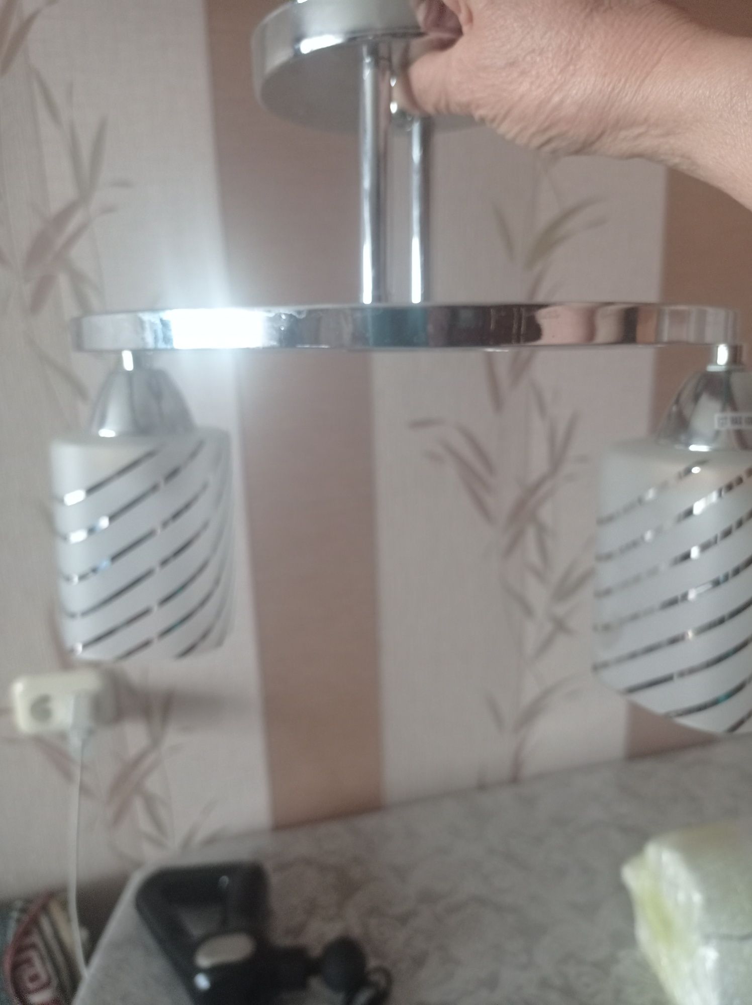 Продаётся люстра