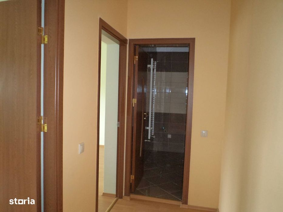 Apartament placut, decomandat, mobilat, etaj intermediar, primul nivel