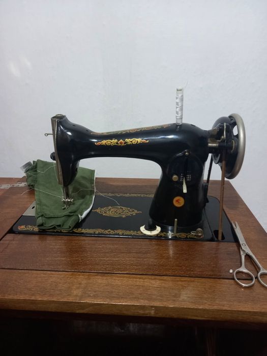 Швейная машинка Чайка