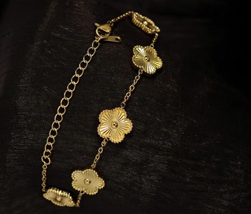 Браслет Van Cleef покрытием золоты