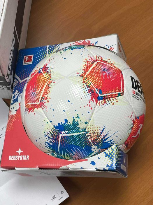 Derbystar Brillant APS футболна топка