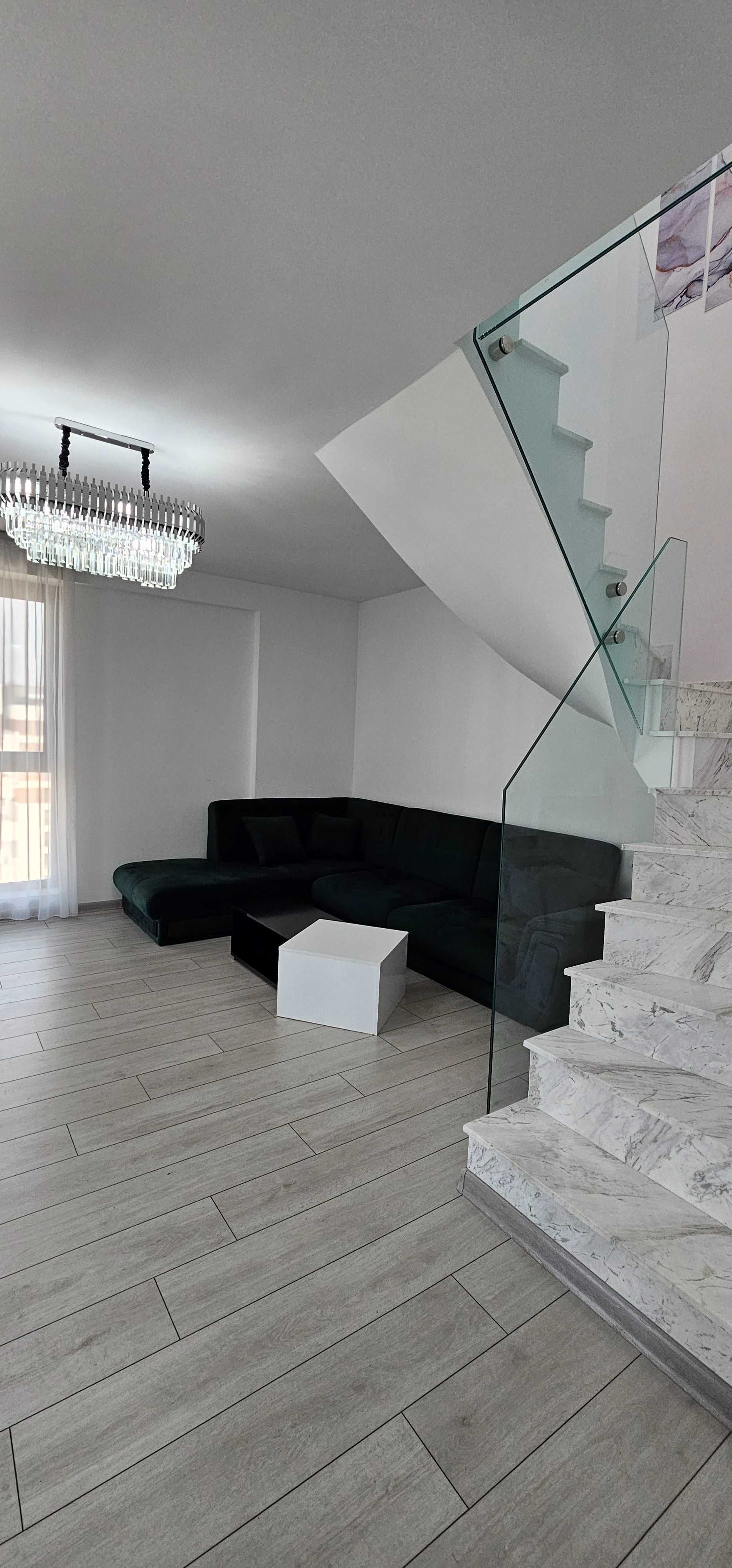Duplex 2 camere situat pe 2 etaje 640€