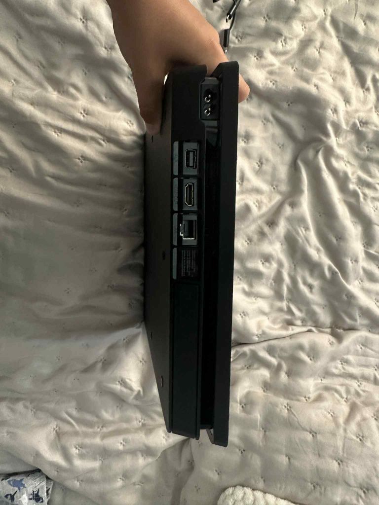 PlayStation 4 slim