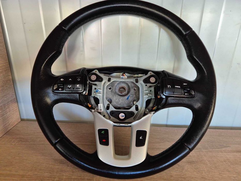 Продавам кожен мулти волан за KIA Sportage от 2010 до 2016