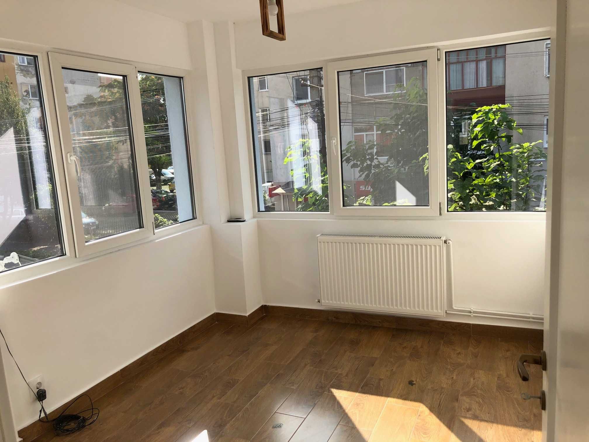 Spatiu comercial, vad intens, vitrine, utilitati, parcari, 130 mp