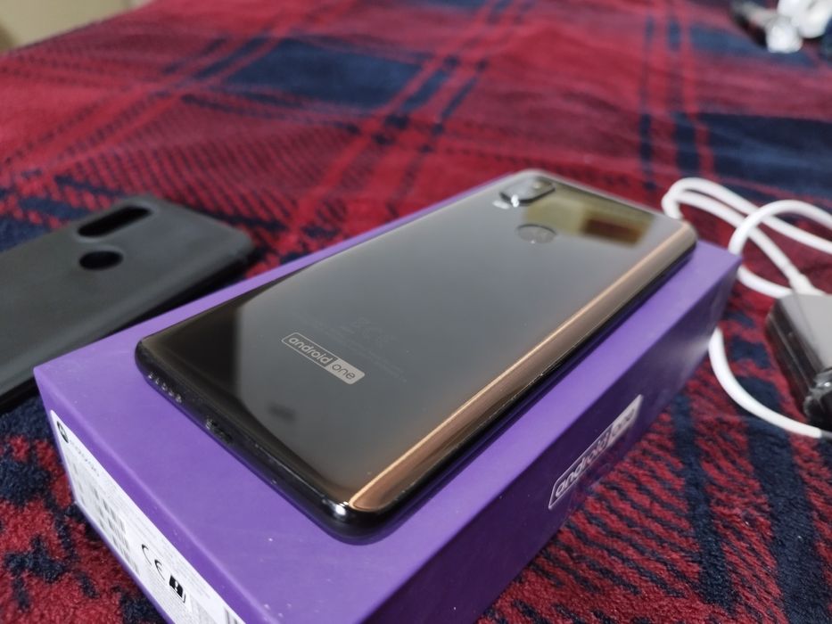Telefon Motorola One vision bronz 4gb 128 gb.