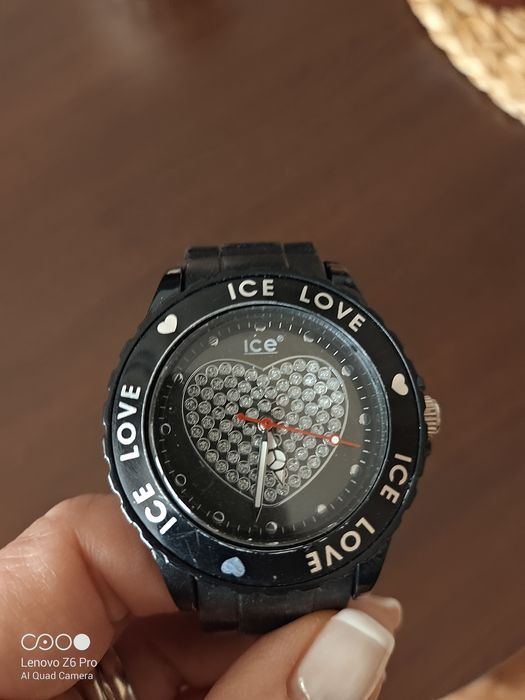 Часовник Ice wach, Ice Love, дамски със сърце .
Носен за кратко и неиз