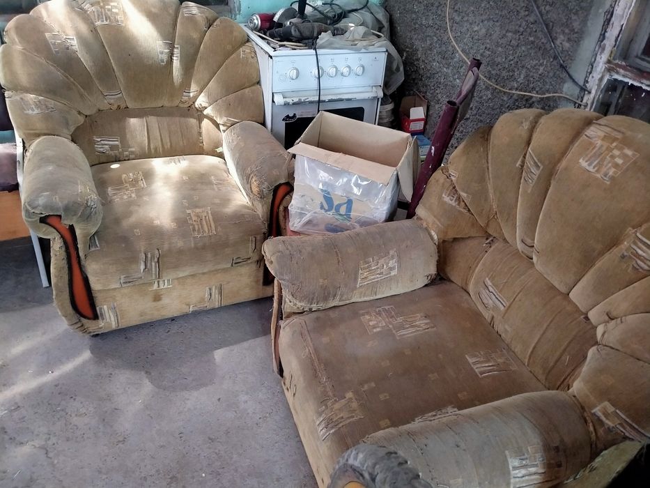 Продам кресло б/у одно кресло 8.000 есть два