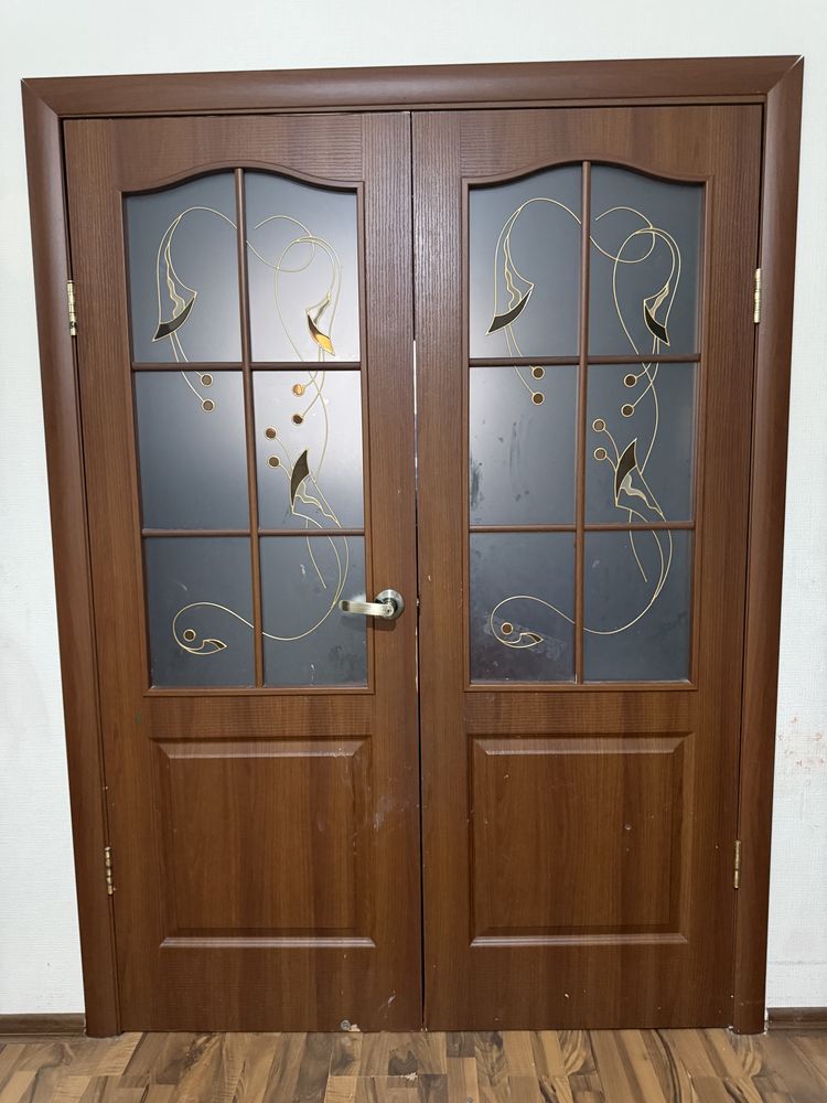 Срочно продаю дверь со стеклом