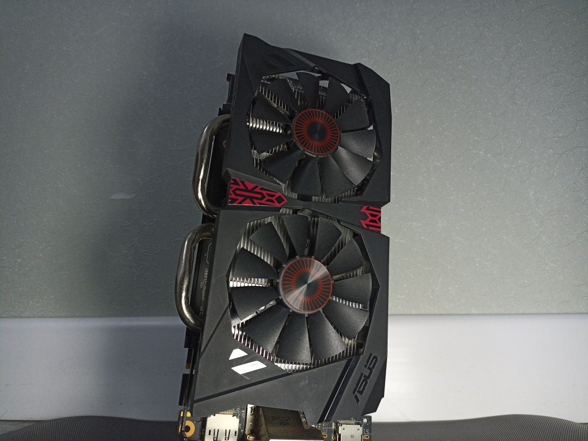 СРОЧНО Продам видеокарту Asus GTX 950 strix 2gb gddr5