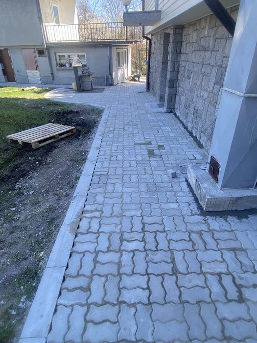 Полагане на павета , тротоарни плочи. Наливане и шлайфане на Бетон.