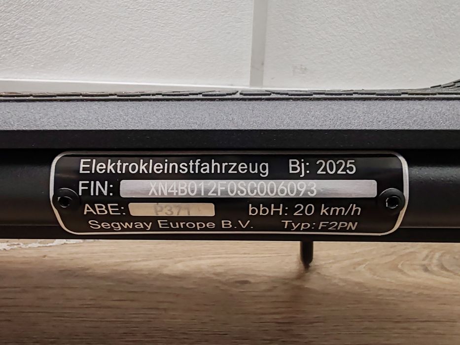 Trotinetă Segway Ninebot nouă nefolosită 20 km An 2025