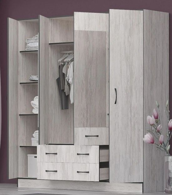 Продавам бял гардероб