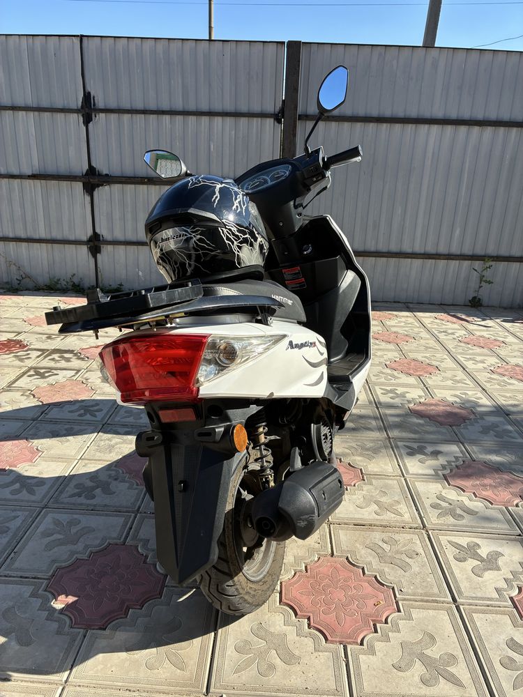 Продаю скутер m8
