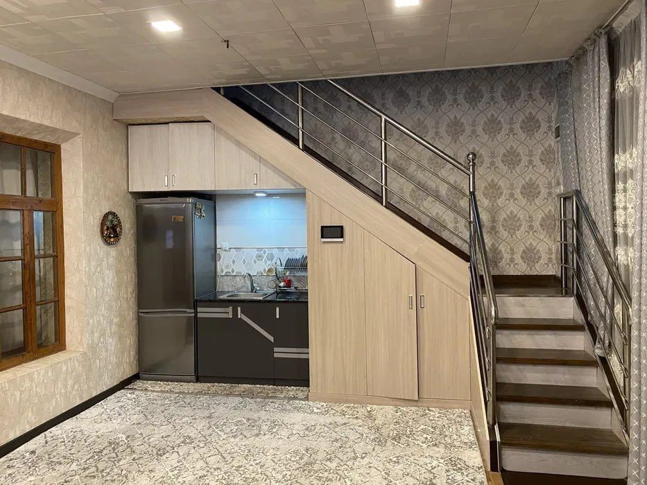 Сотилади Дом Яккасарай 2,5 сотки 2 этажа ор. ресторан Сим Сим Продажа