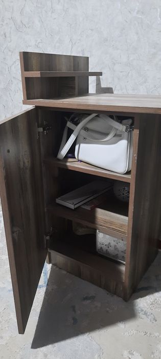 Маникюрный стол + полка