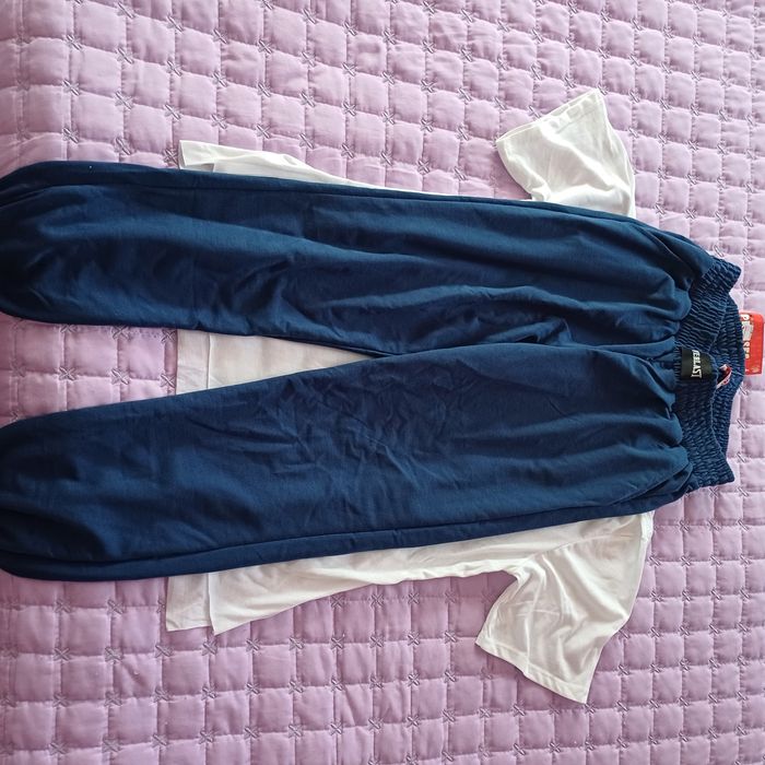 Дамски спортен комплект