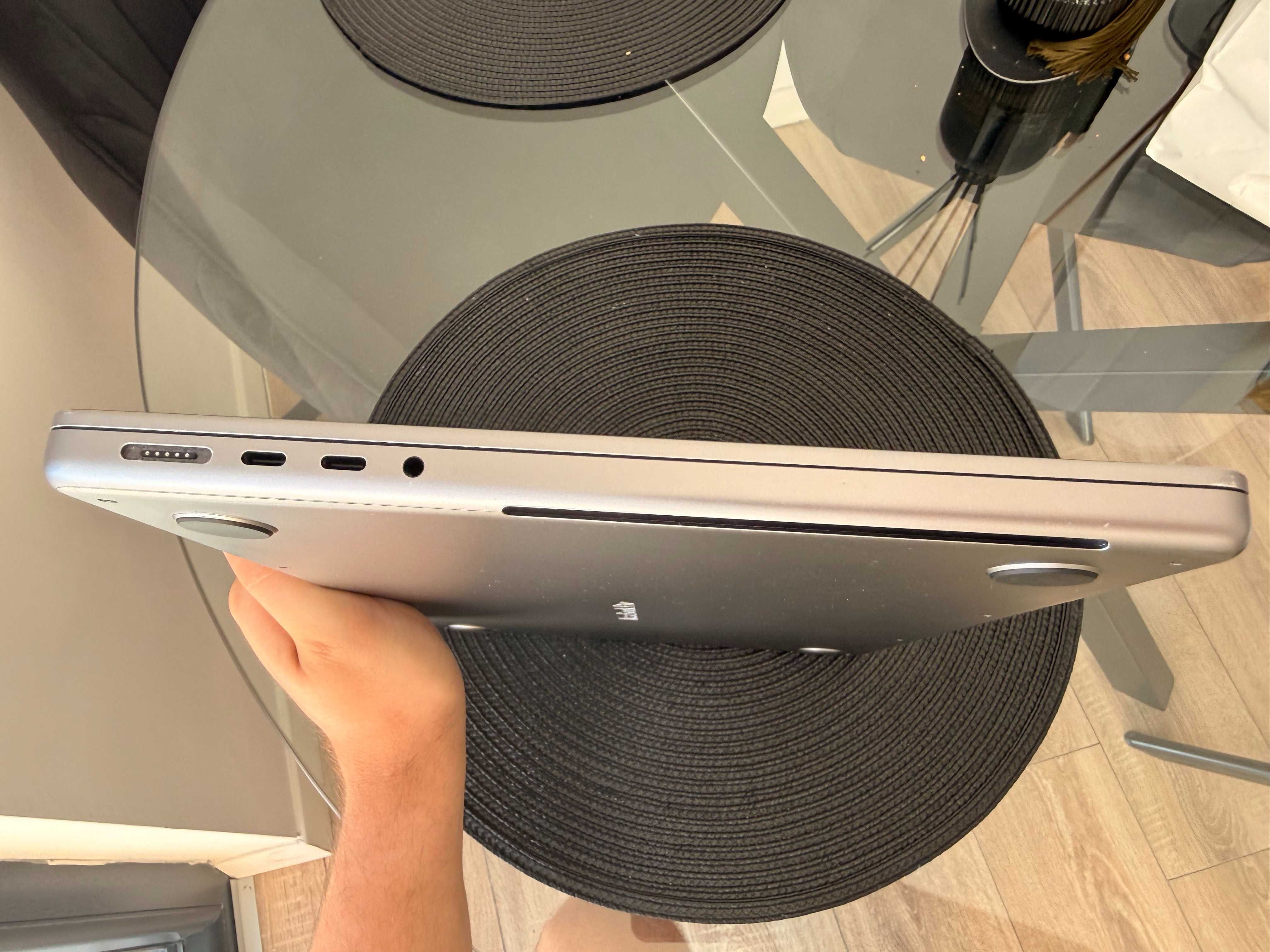 Macbook Pro M3 8GB 1TB