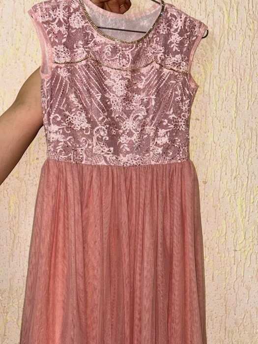 Продам вечернее платые.