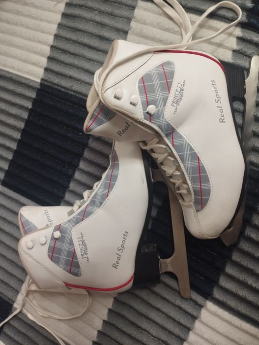 Продаю коньки фигурные размер 37/38