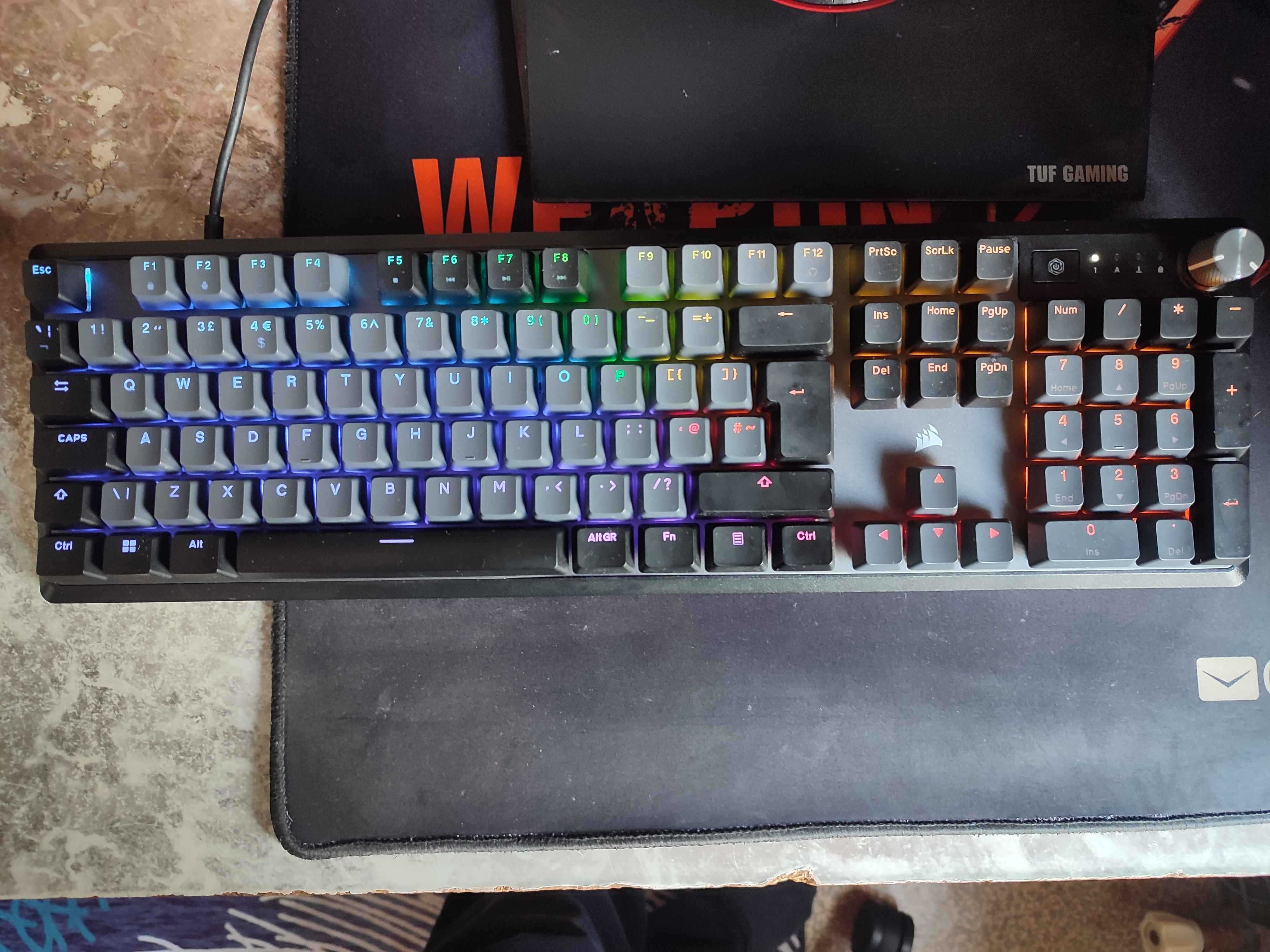 Механична клавиатура Corsair K70 Core