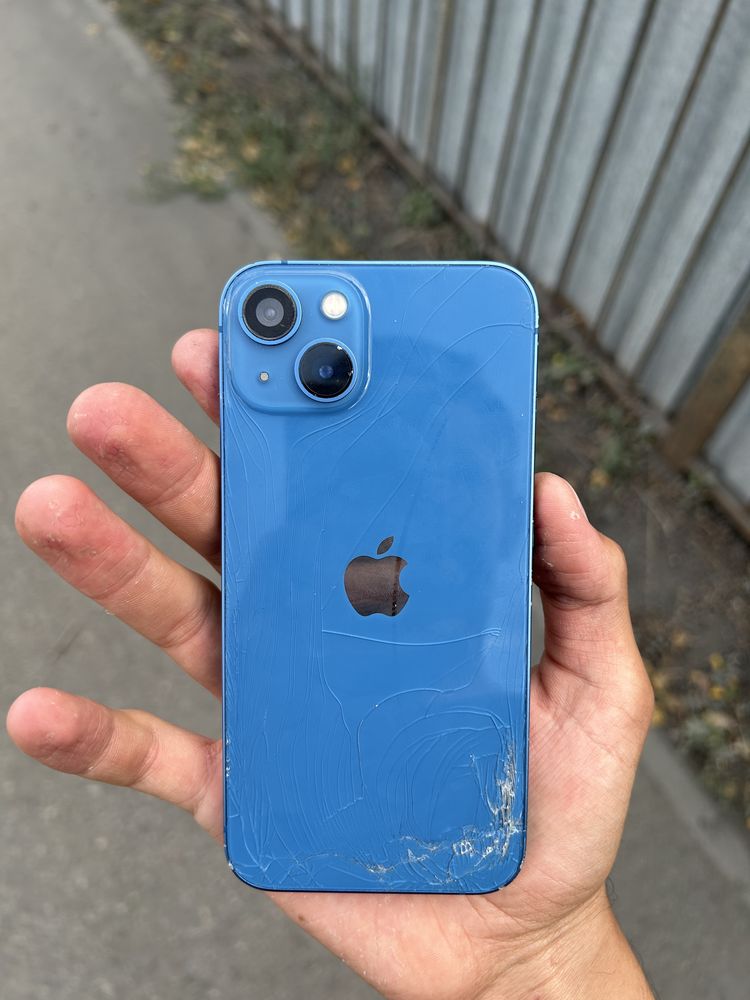 Продам 13 Айфон в среднем состояний