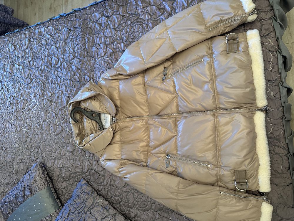 Продам зимнюю куртку Max Mara, 44-46 размер.. В отличном состоянии.
