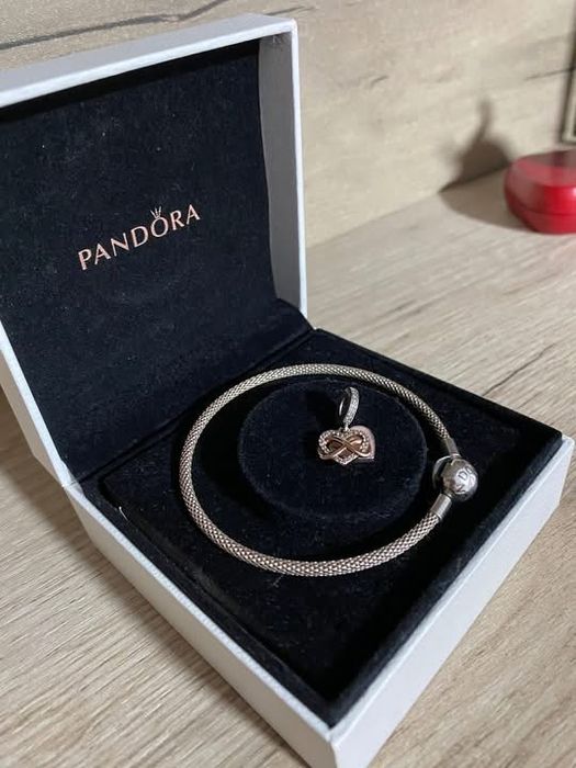 Bratara pandora, marimea 19. Se vinde cu Charm
