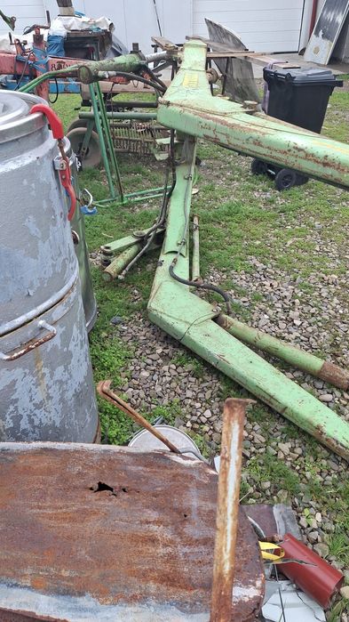Vând încărcător frontal marca stoll