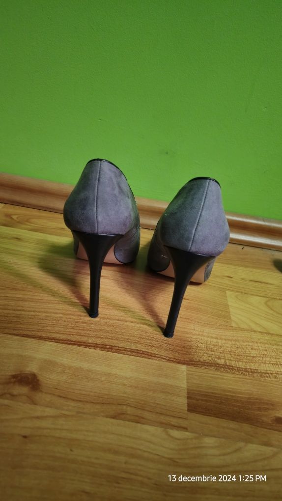 Pantofi cu toc Stiletto