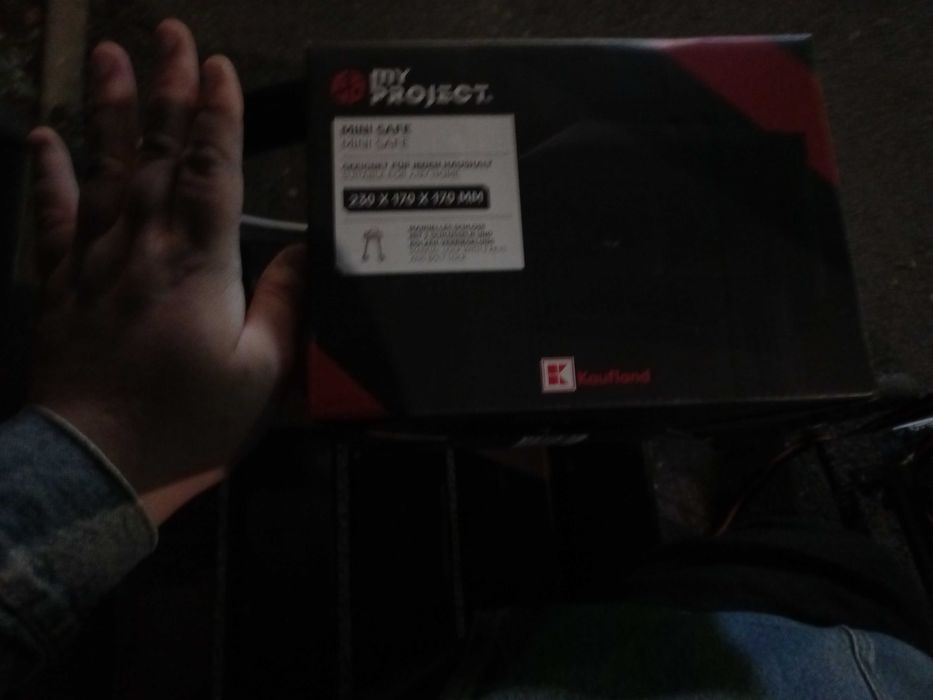 Seif metalic cu 2chei,nou, sigilat,negru, trimit