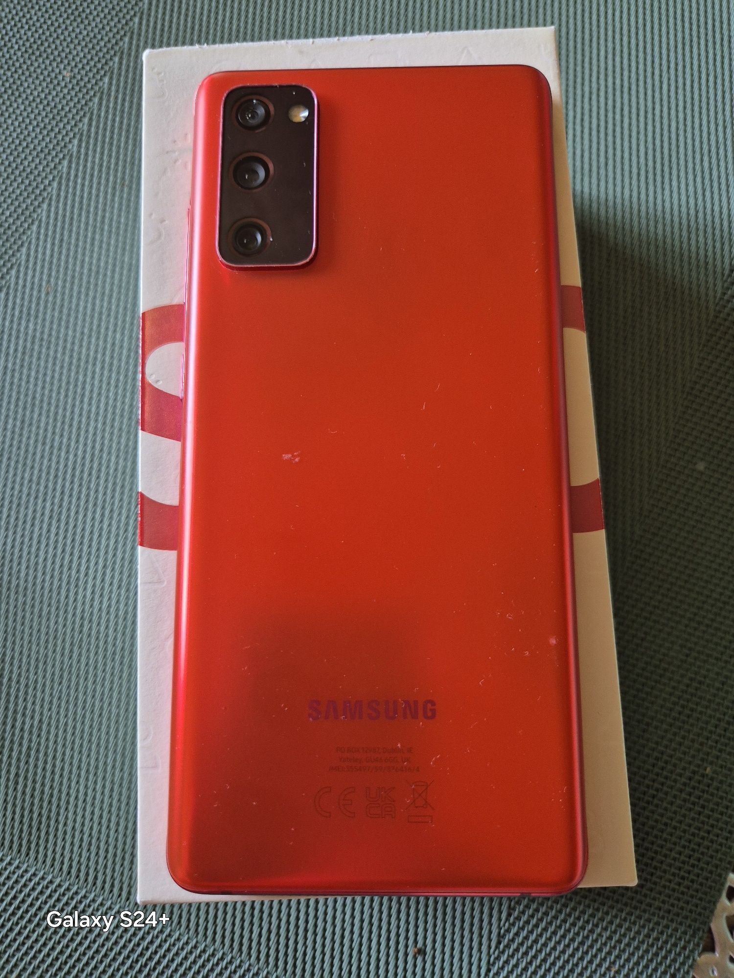 Samsung S20 FE червен