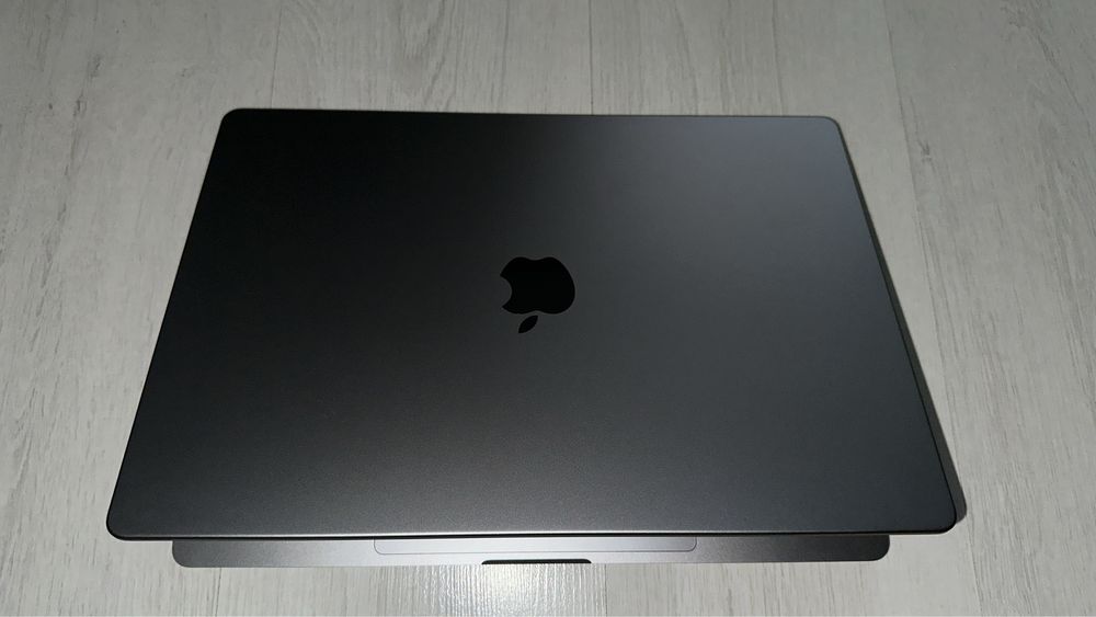 MacBook Pro (16-inch, 2021) - Apple M1 Pro, 16 GB RAM