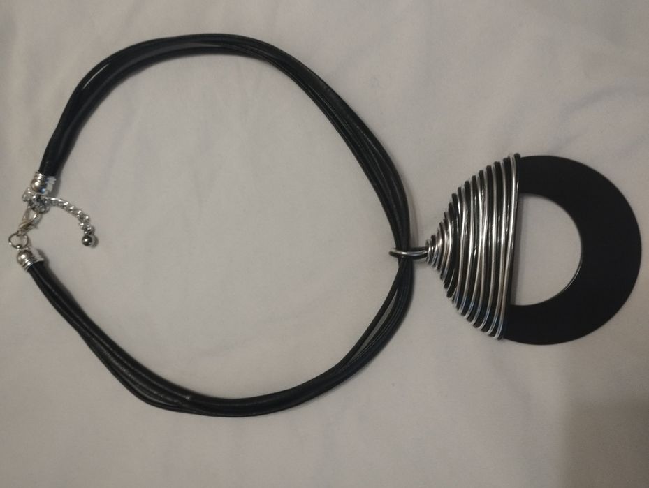 Атрактивни дамски колиета