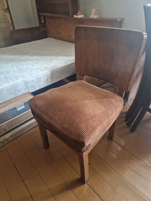 Три броя столове