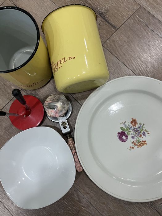 Отдам даром , блюдо, закаточные  ключи