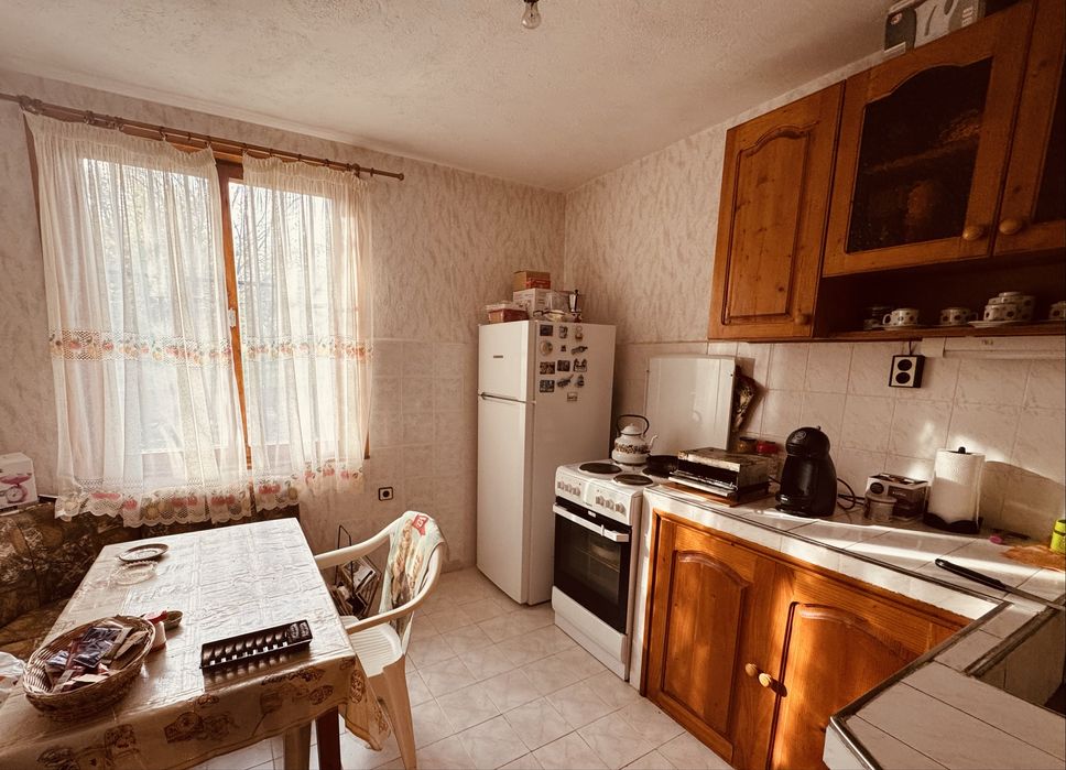 Продава се двуетажна къща в с. Ясеново