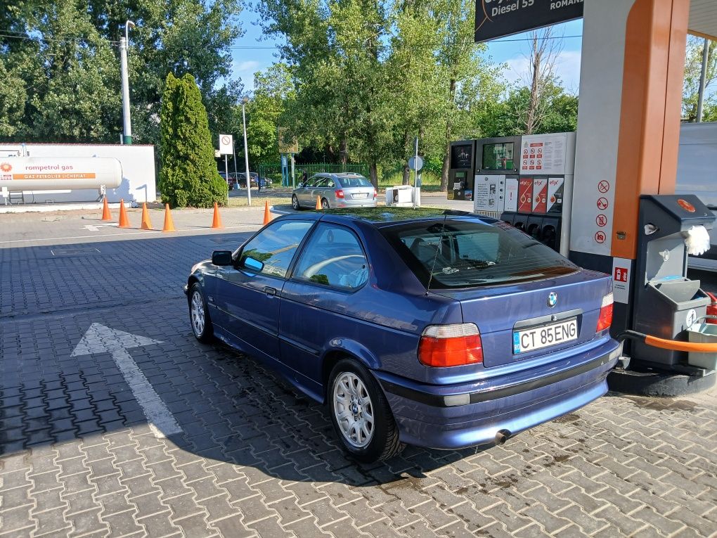 BMW Seria 3 Compact, cunoscut și sub denumirea de BMW E36 Compact.