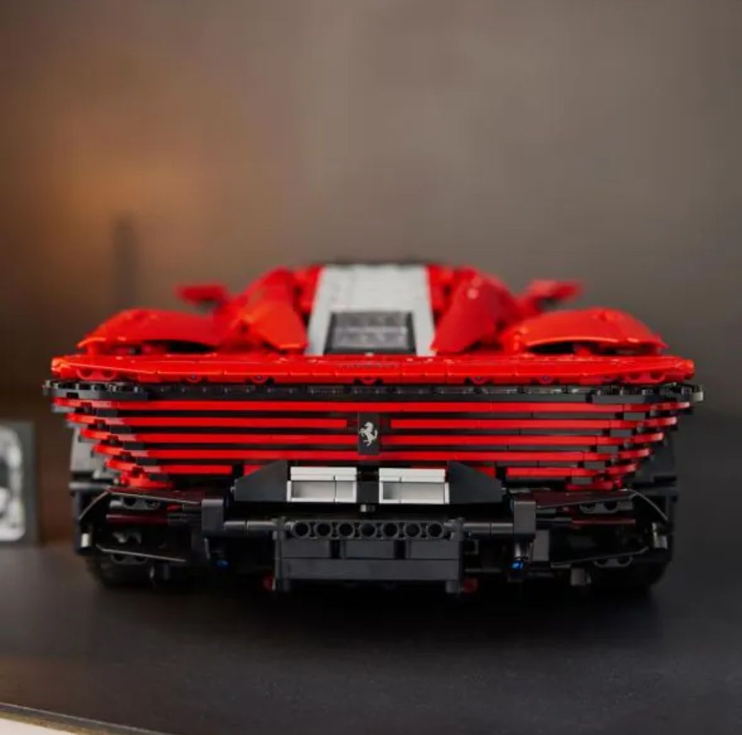 LEGO® Technic - Ferrari Daytona SP3, 3778 части. Нови и запечатани !