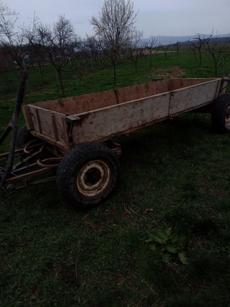 Vând  remorcă  pentru tractor