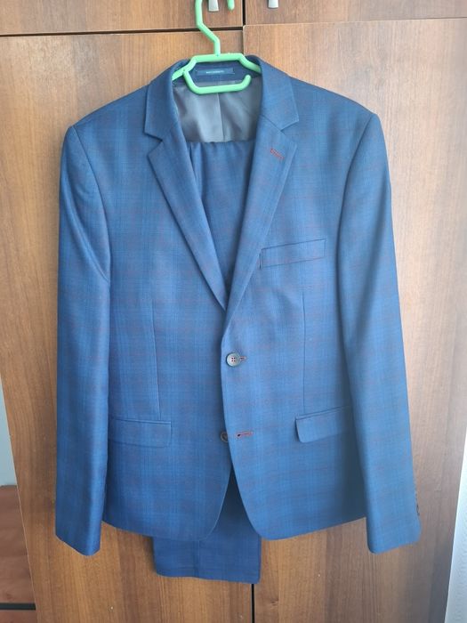 Костюм в отличном состоянии