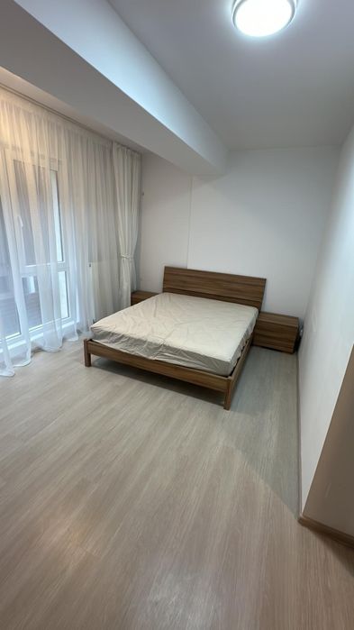 Închiriez apartament cu 2 camere