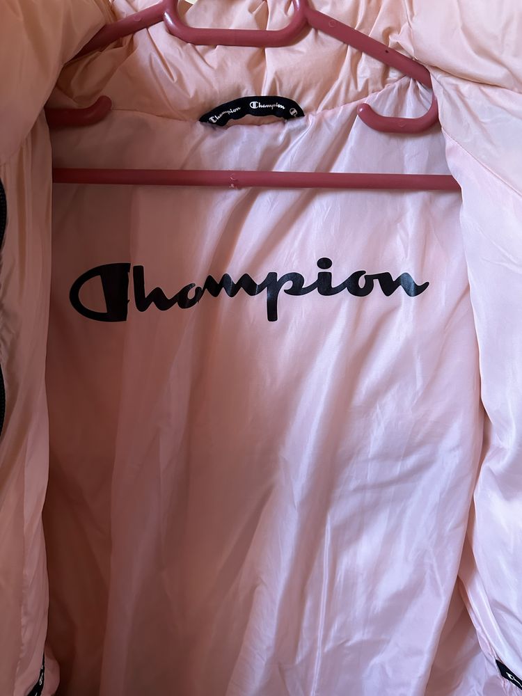 Дамско зимно яке Champion - до края на деня на 50 лв.