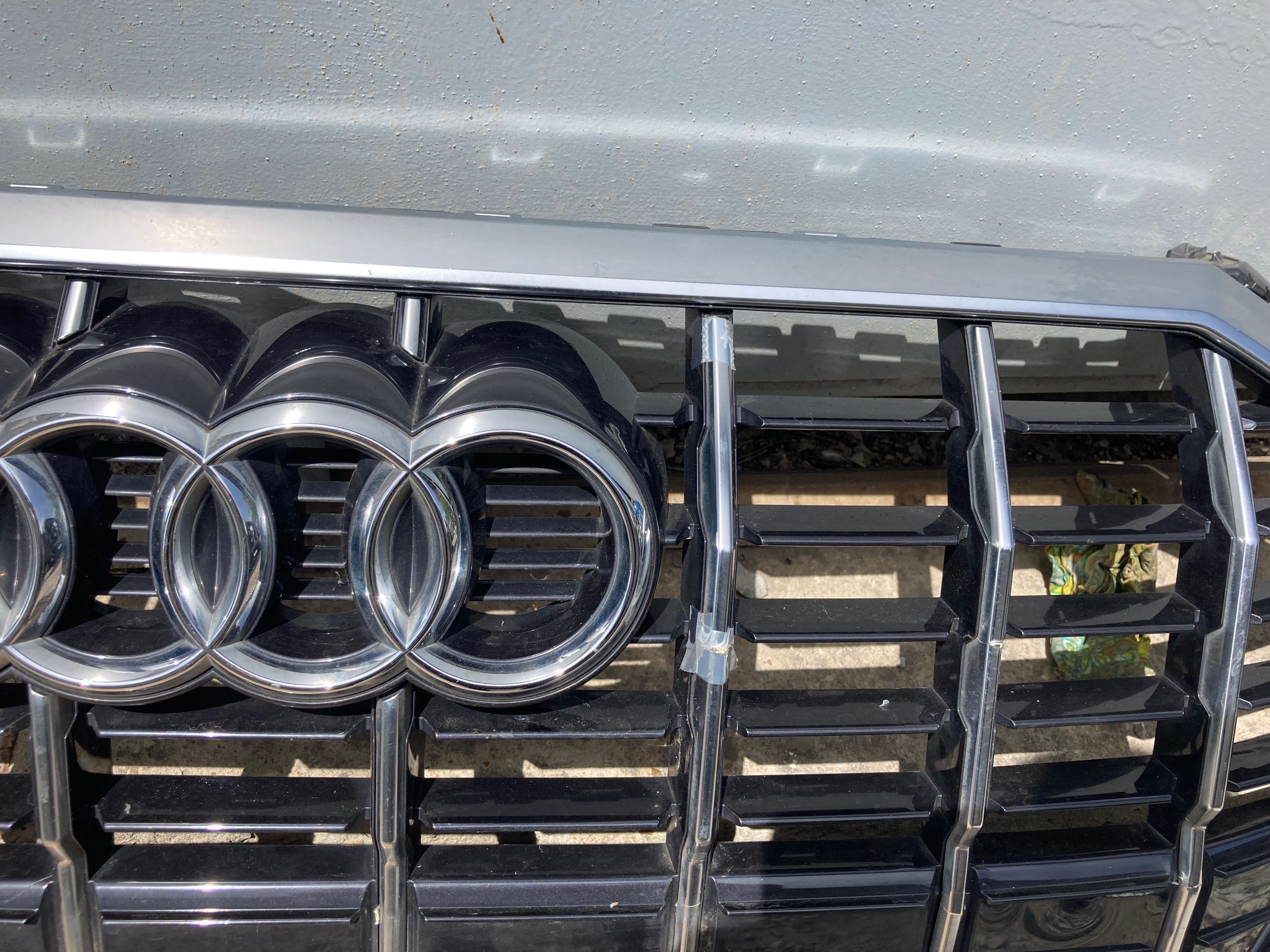 Решетка Audi Q3. F3. S-line. 83A853651B. 19-