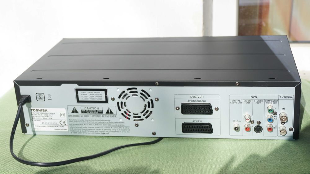 DVD recorder combo VHS Toshiba D-VR52 stereo Hi-Fi
