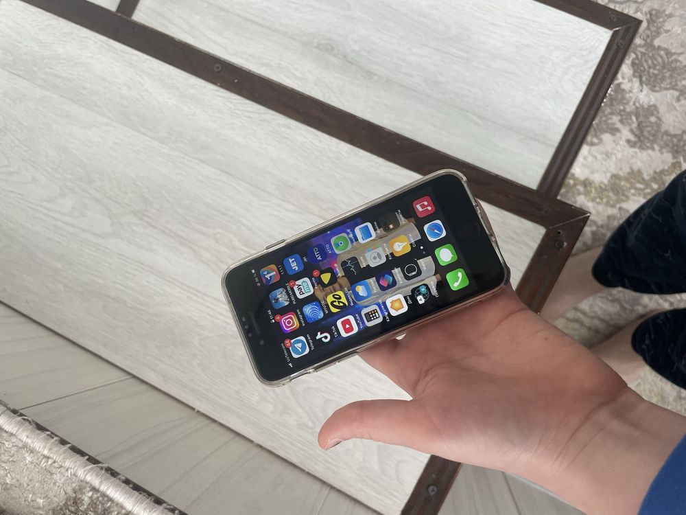 Iphone 7  sotiladi obmen bor x lgaa aybi bosayam